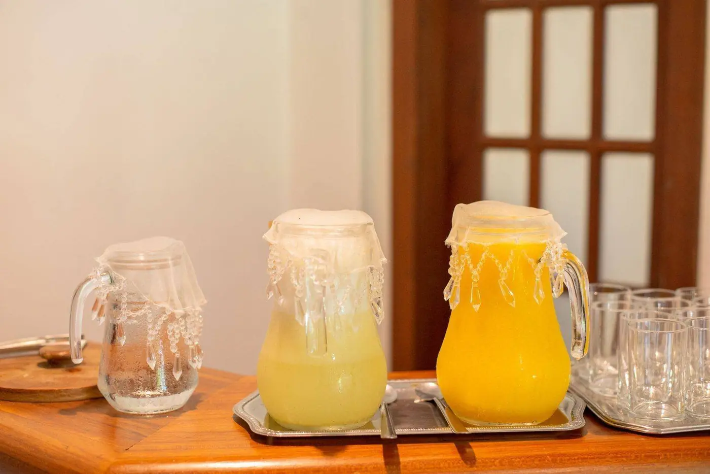 Jarras de suco no café